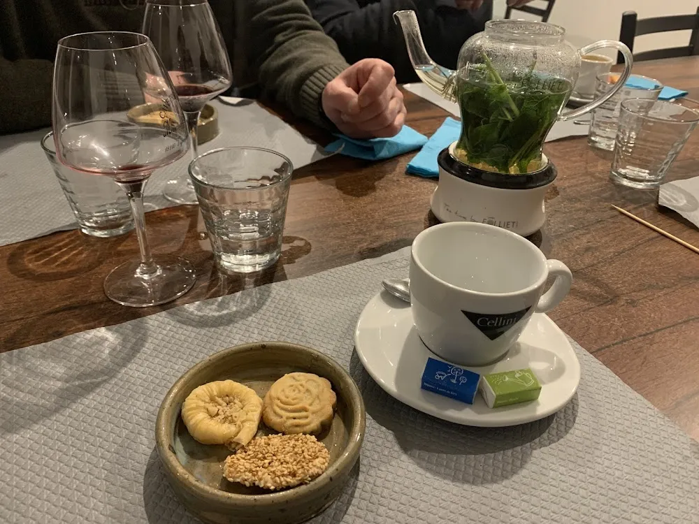 Pâtisseries Libanaises Et Infusion de Menthe